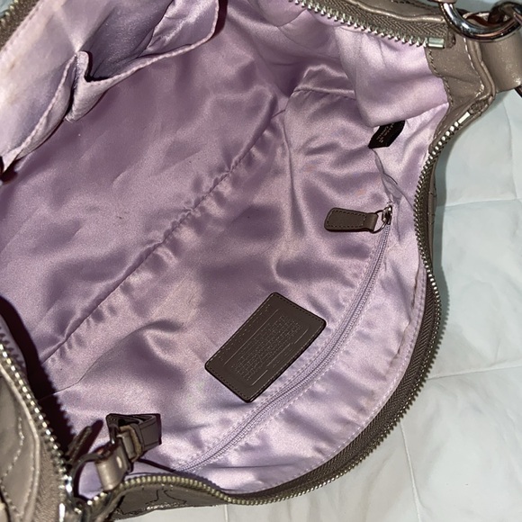 Like new Coach Y2K Signature Hobo Leather Metallic Stitched Signature F19415 - Picture 15 of 16